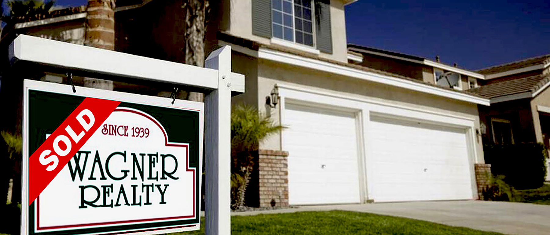 Sold sign in front of a home in Bradenton, Florida