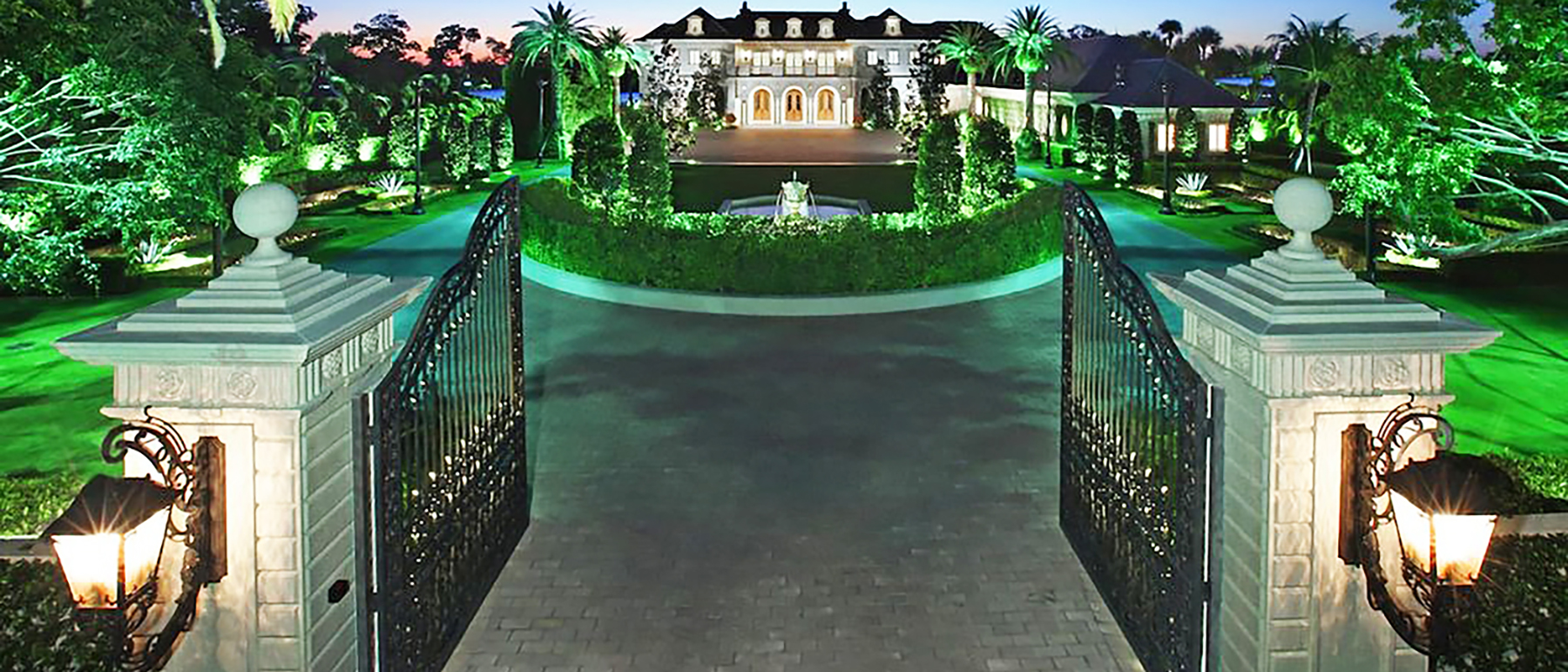 A single-family home in a Bradenton, Florida neighborhood